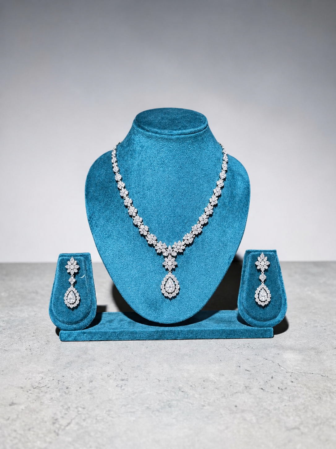 Suede velvet necklace stand (peacock colour)